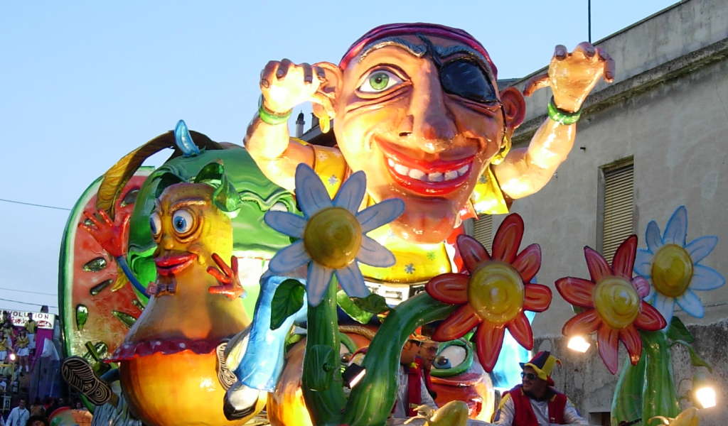 Carnevale, a San Gavino il primo corteo in maschera