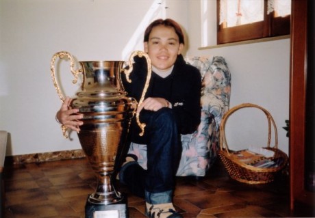 Daniele Turnu in una foto del 2001, alla sua prima vittoria del carnevale sangavinese con Su Torrapoi a suo fianco