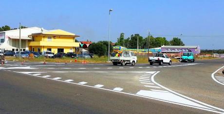 San Gavino Monreale - 9 Ottobre 2014 - Lavori in corso per la realizzazione della segnaletica orizzontale ingresso zona PIP