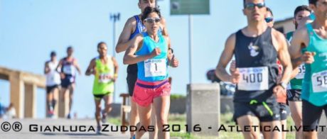 Claudia Pinna vince la mezza maratona dei Fenici… davanti agli uomini!